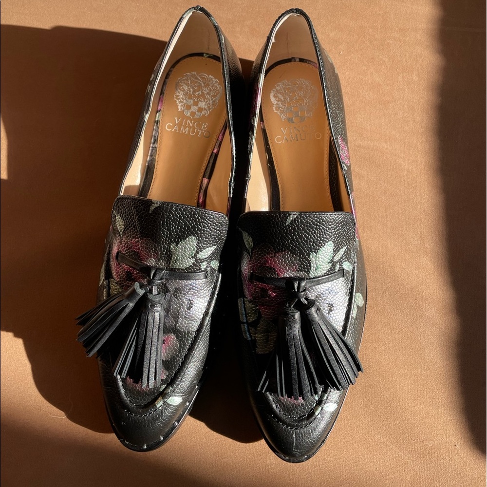 Vince Camuto Geralin Floral Tassel Black Silver and Pink Leather Loafer Sz 9